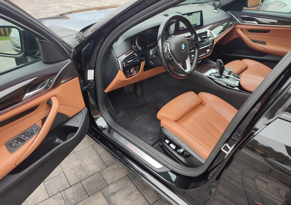 BMW Seria 5 cena 118500 przebieg: 151000, rok produkcji 2018 z Opoczno małe 596